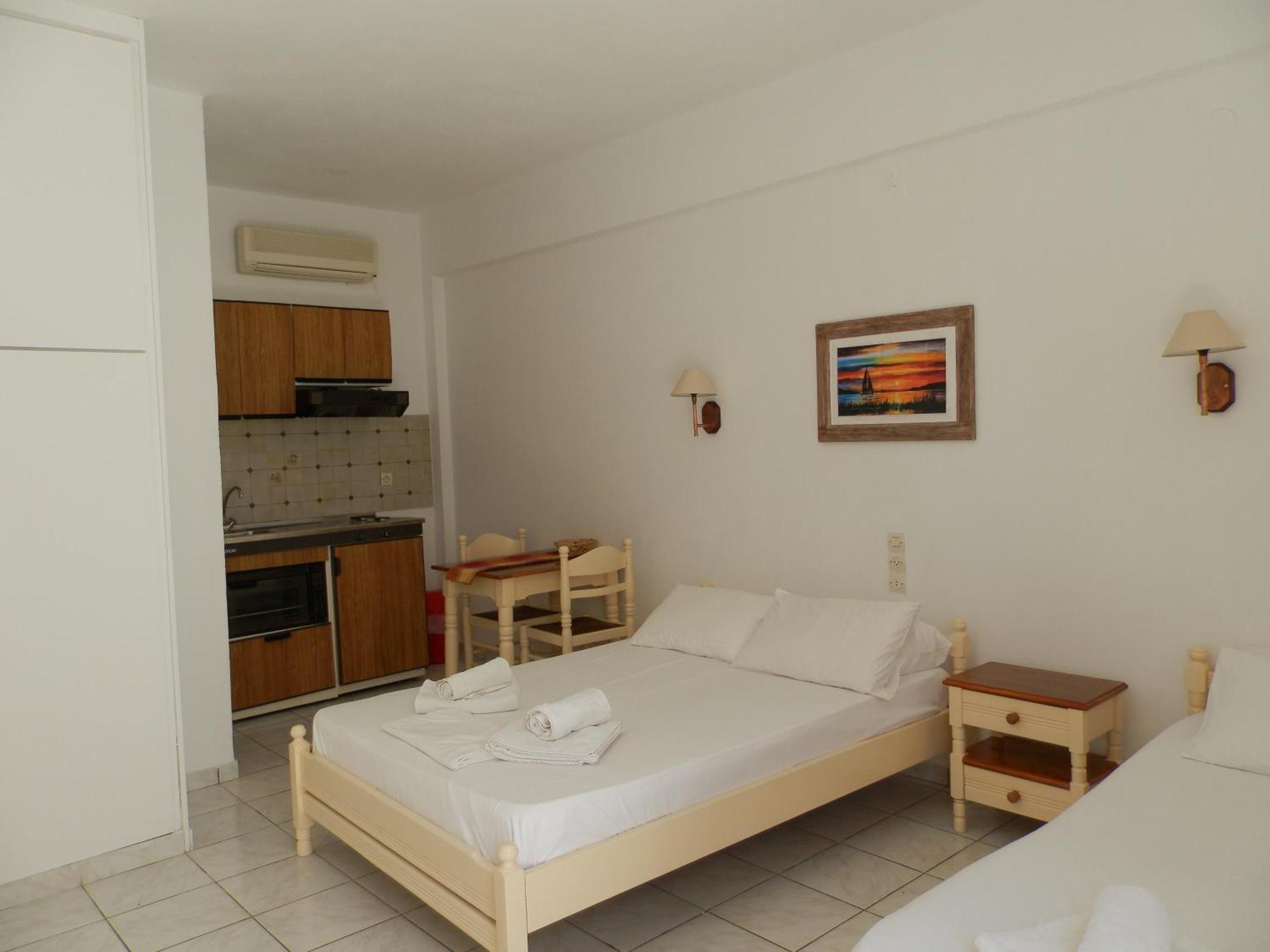 Aeolos Hotel Apartments Gythio Buitenkant foto